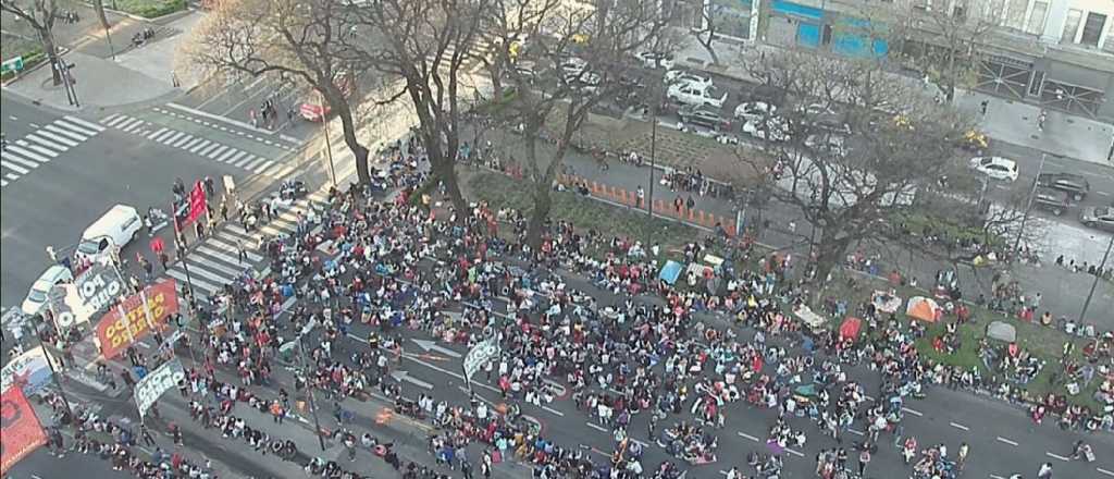 Organizaciones sociales exigieron trabajo y planes en el centro porte&ntilde;o