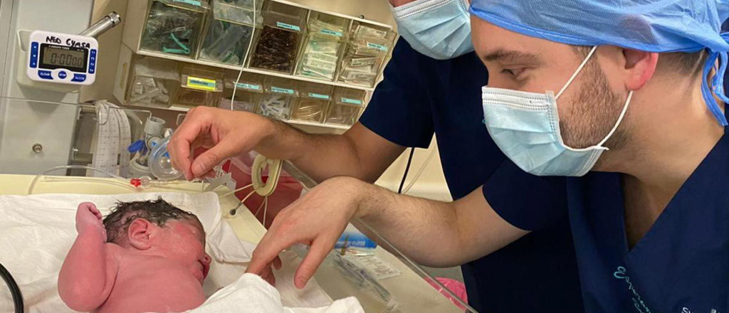 Una mendocina dio a luz al beb&eacute; de una pareja gay de Buenos Aires