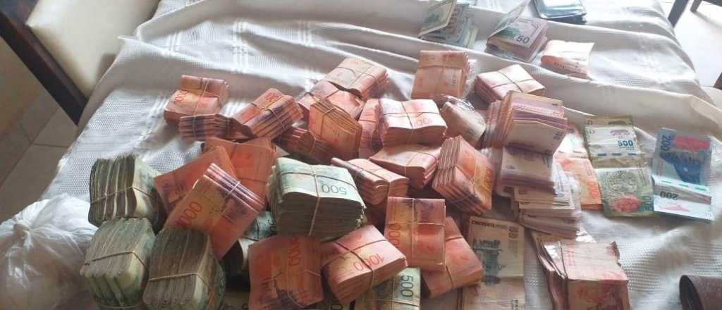 Cay&oacute; una pareja narco con 6 millones de pesos en el barrio San Mart&iacute;n