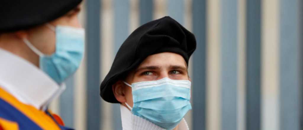 Preocupaci&oacute;n en el Vaticano por 11 guardias suizos con Covid-19