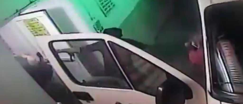 Video: un médico fue baleado al descender de una ambulancia