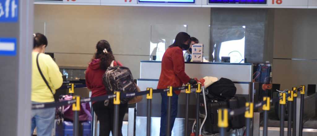 Turistas que vuelvan del exterior a Mendoza deben hacerse un PCR