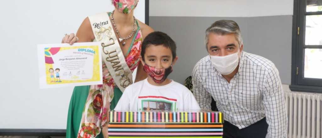 Bragagnolo entreg&oacute; los premios a los H&eacute;roes y Hero&iacute;nas de Luj&aacute;n de Cuyo