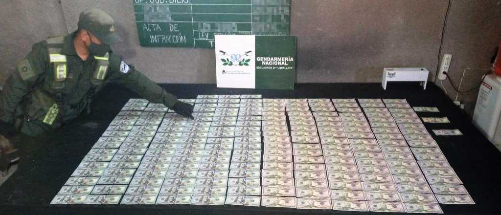 Llevaba 15 mil d&oacute;lares ilegales en su bolsillo y fue detenido en Uspallata