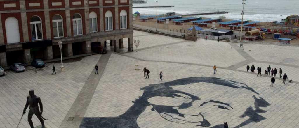Denunciarán ante la Justicia el retrato gigante de Néstor en Mar del Plata 