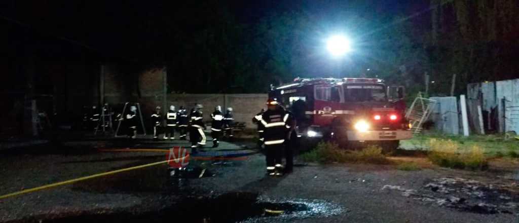Se incendió un depósito y un taller de Expreso Luján