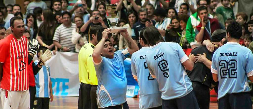 La última vez que Maradona jugó en Mendoza