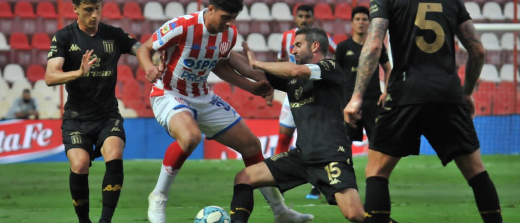 Uni&oacute;n venci&oacute; a Racing y lo hundi&oacute; un poco m&aacute;s