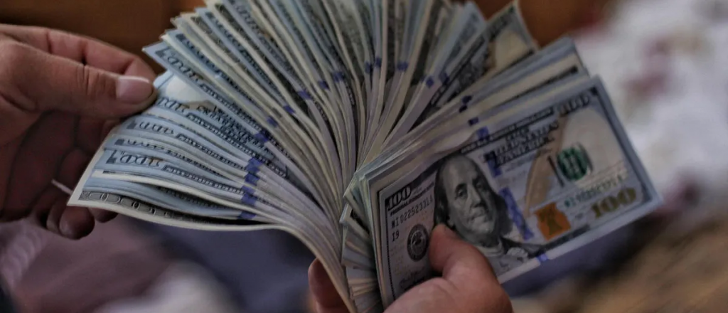 El dólar solidario cerró la semana a una cotización superior al dólar bursátil