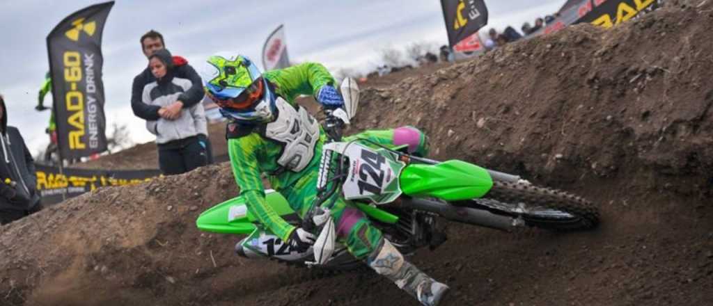 Un joven campe&oacute;n de motocross perdi&oacute; el brazo en un accidente