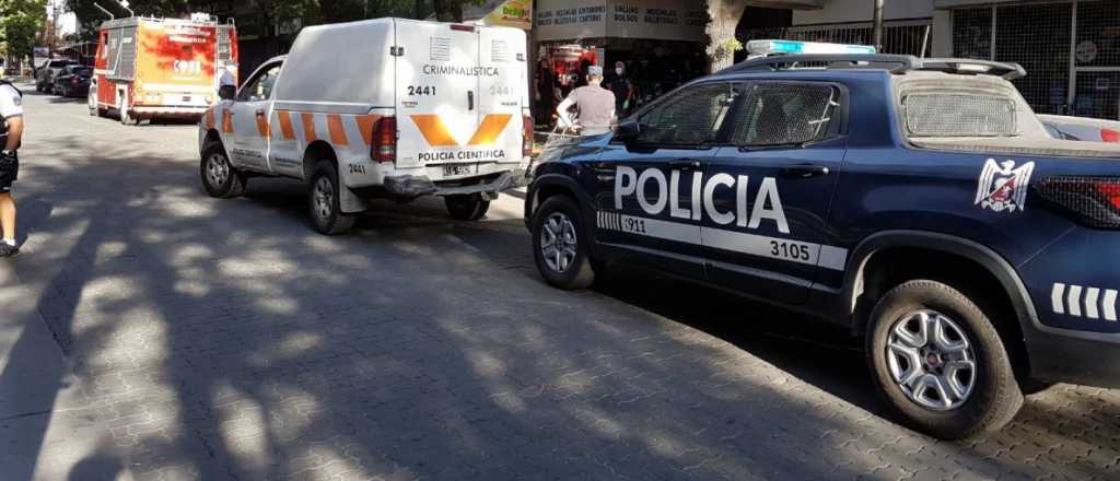 El policía que se atrincheró en Godoy Cruz liberó a los rehenes y se entregó