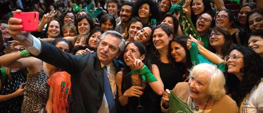 El Gobierno hace equilibrio para los propios: aborto e "Impuesto Máximo"