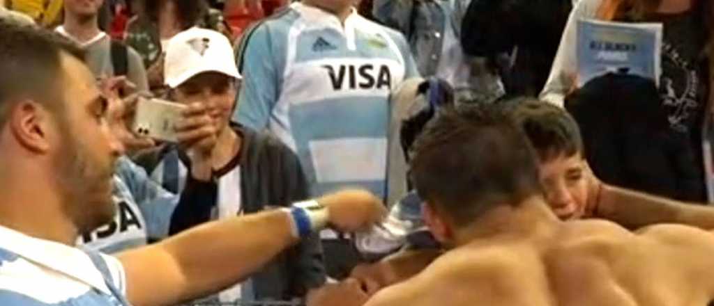 El gran gesto del capit&aacute;n de Los Pumas con un ni&ntilde;o que estaba en la tribuna