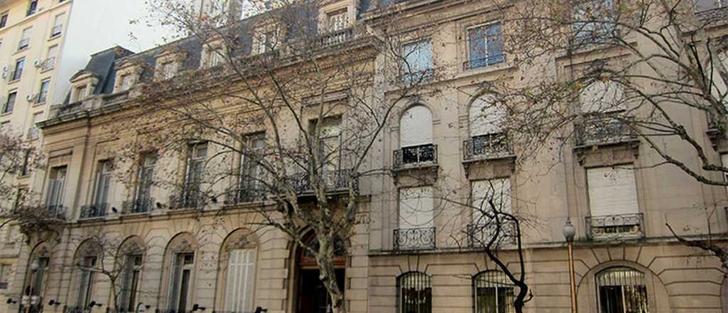 &iquest;Puede un juez pagar 3 veces su sueldo para ser socio de un club?