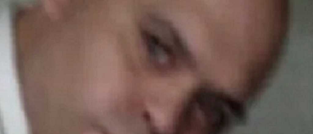 Qui&eacute;n es el hombre que se fotografi&oacute; con el cuerpo de Diego