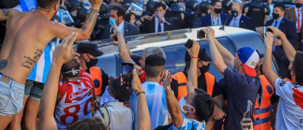 As&iacute; trasladaron el f&eacute;retro de Maradona hacia el cementerio