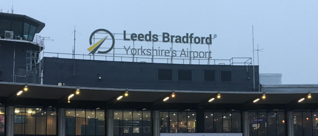 Avi&oacute;n casi choca con un ovni en un aeropuerto ingl&eacute;s