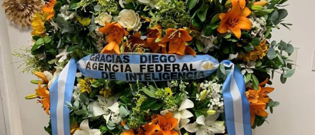 Los espías mandaron flores por la muerte de Diego