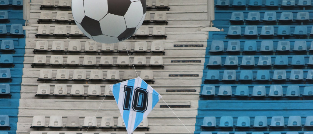 As&iacute; fue el primer homenaje a Diego en el f&uacute;tbol Argentino