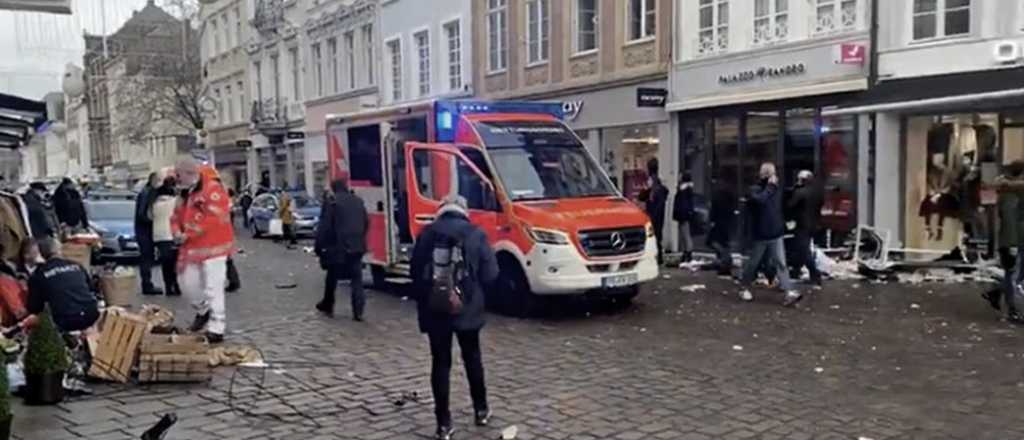 Un hombre atropelló a una multitud y mató a dos personas en Alemania