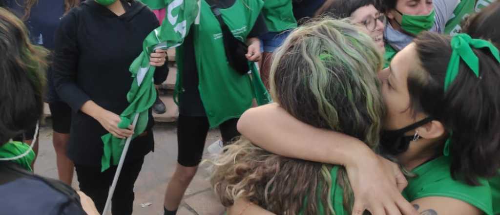 Video: el festejo "verde" en Mendoza al conocerse la media sanci&oacute;n