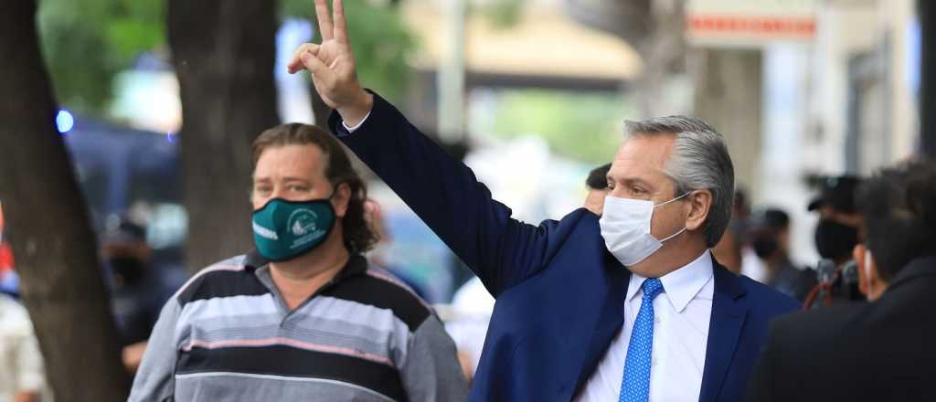 Fern&aacute;ndez dijo que "la vacuna estar&aacute; llegando" en breve