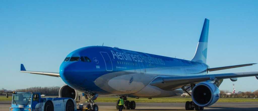 El avi&oacute;n que traer&aacute; las primeras vacunas aterriz&oacute; en Mosc&uacute;