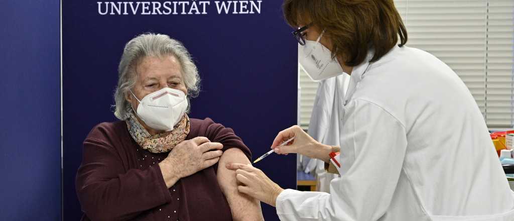 Ancianos y trabajadores de la Salud, los primeros vacunados en Europa