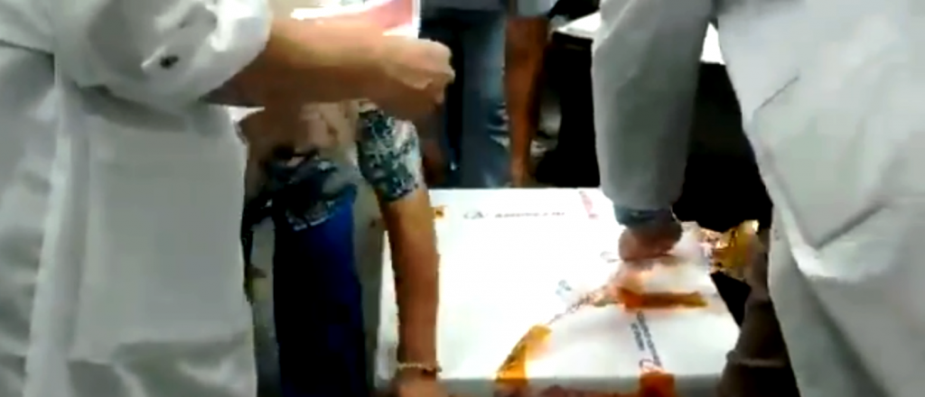 Video: las chicanas por los errores en el primer d&iacute;a de vacunaci&oacute;n