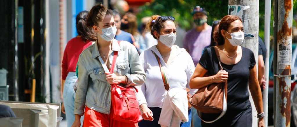 Salió el DNU: Nación afloja barbijos, viajes y boliches