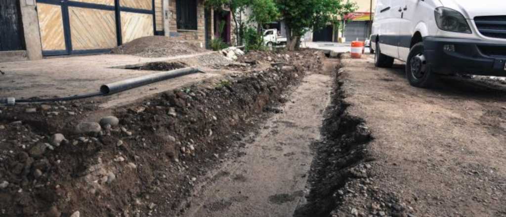 Guaymall&eacute;n avanza con las obras de drenaje en barrio Unimev