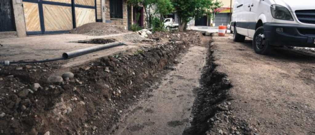 Guaymallén avanza con las obras de drenaje en barrio Unimev