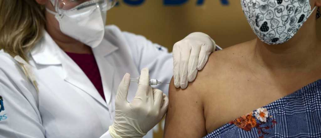 Vacuna china desarrollada en Brasil tiene 78% de eficacia