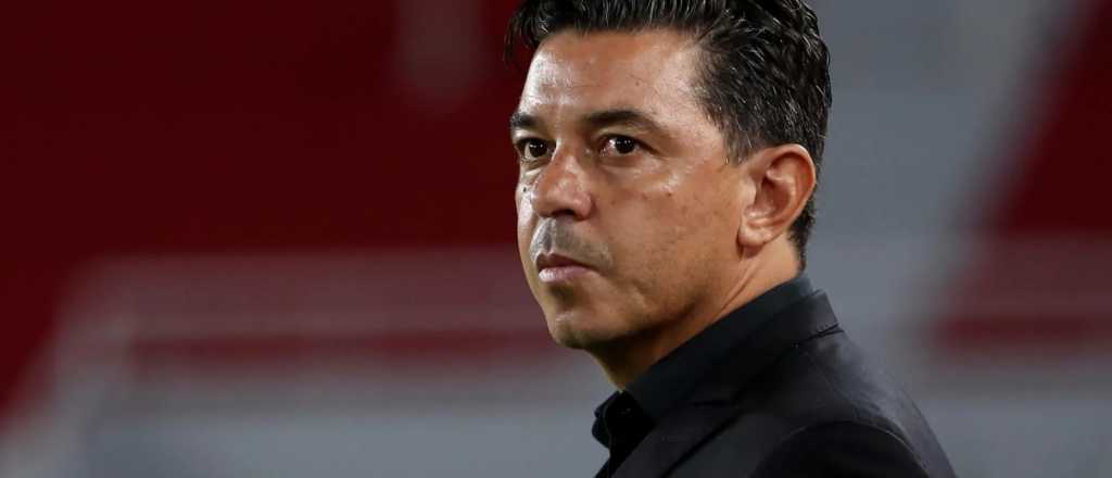 La breve conferencia de Gallardo: se levant&oacute; y se fue