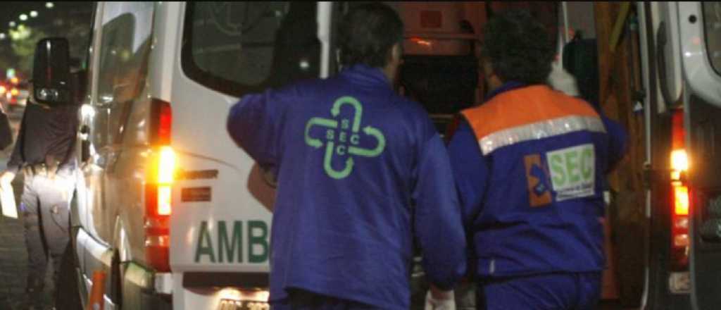 Un mecánico murió aplastado por un auto en Godoy Cruz