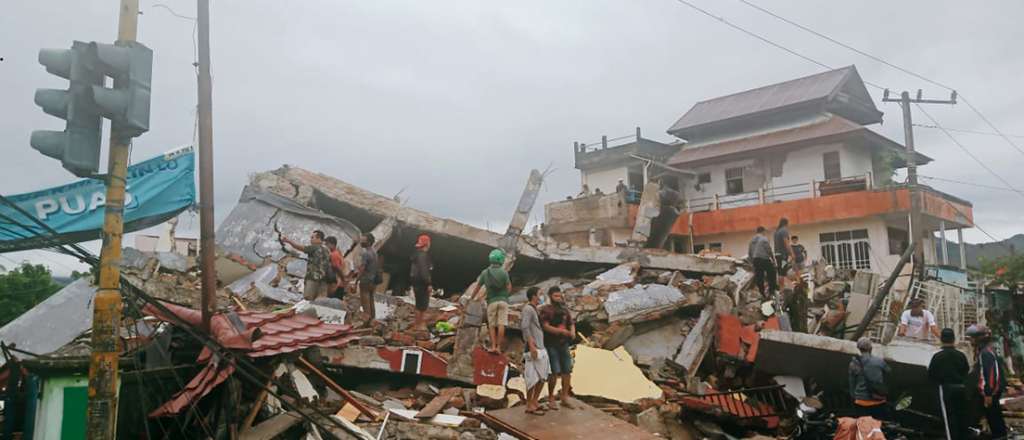 Decenas de muertos y cientos de heridos por un terremoto en Indonesia