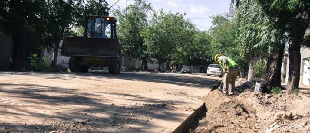Guaymallén avanza en obras de drenaje sobre la calle Corrientes