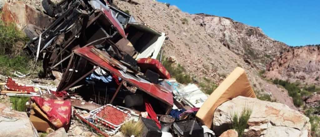 Una mujer muri&oacute; al desbarrancar su veh&iacute;culo en San Rafael