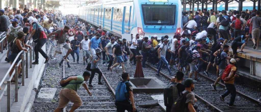 Fotos y videos: caos en la Estaci&oacute;n Constituci&oacute;n