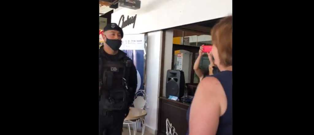 Video: Polémica por el saludo de policías a Bullrich