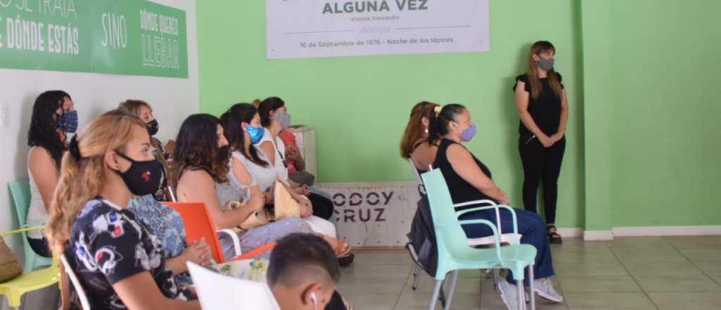 Mujeres de Godoy Cruz capacitadas en construcción en seco