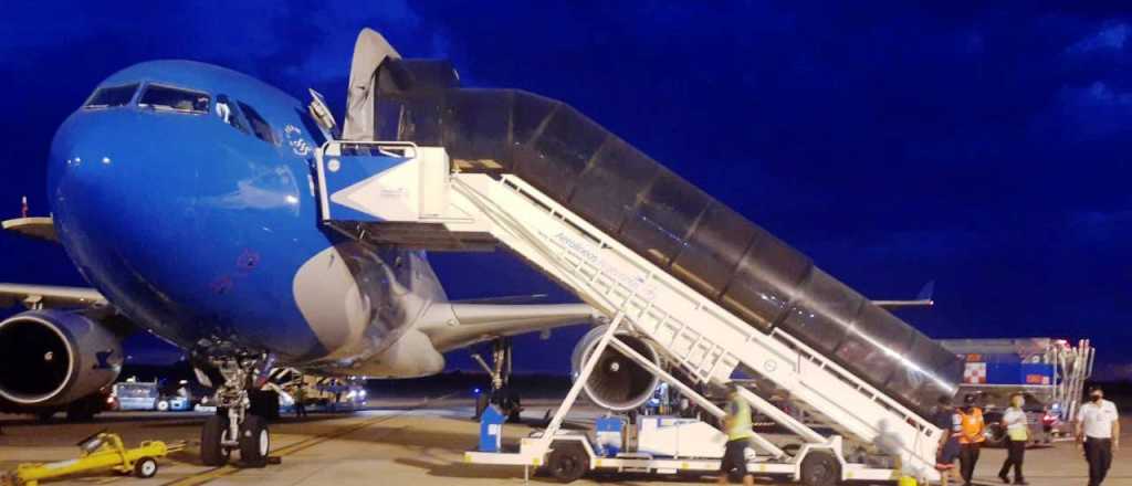 A las 23 partirá otro vuelo de Aerolíneas a Rusia