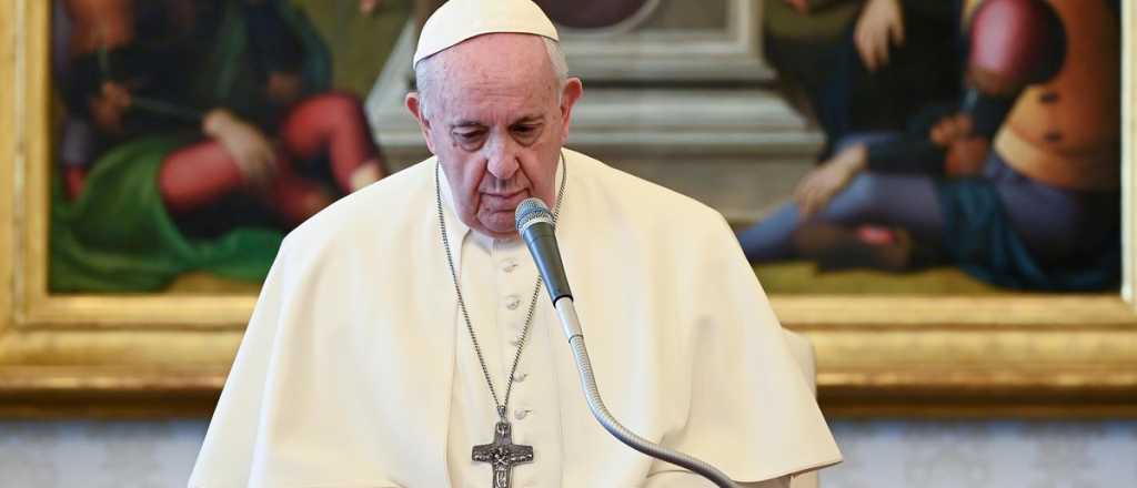 Sin homilía ni balcón, el Papa celebró la misa de Pascuas