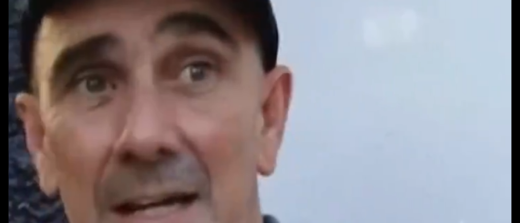 Video: hinchas de Maip&uacute; le tiraron una piedra al DT de Sarmiento en vivo