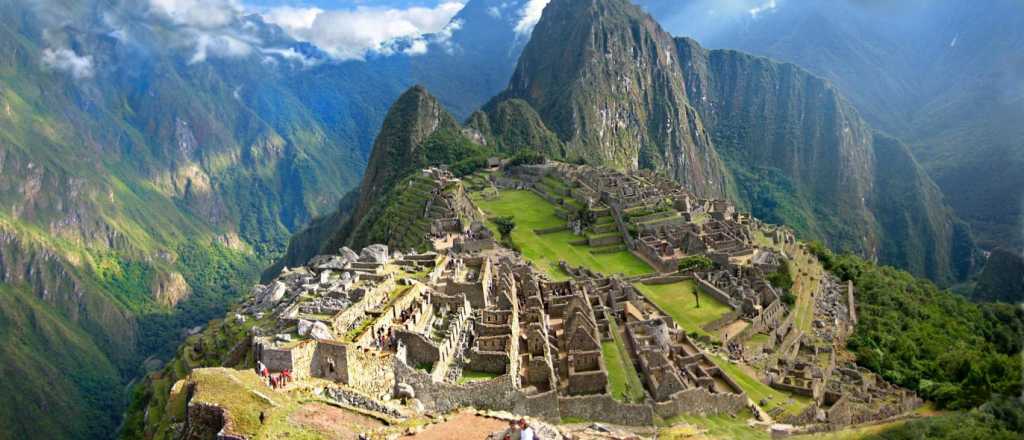 Detienen a turistas argentinos por causar daños en Machu Picchu