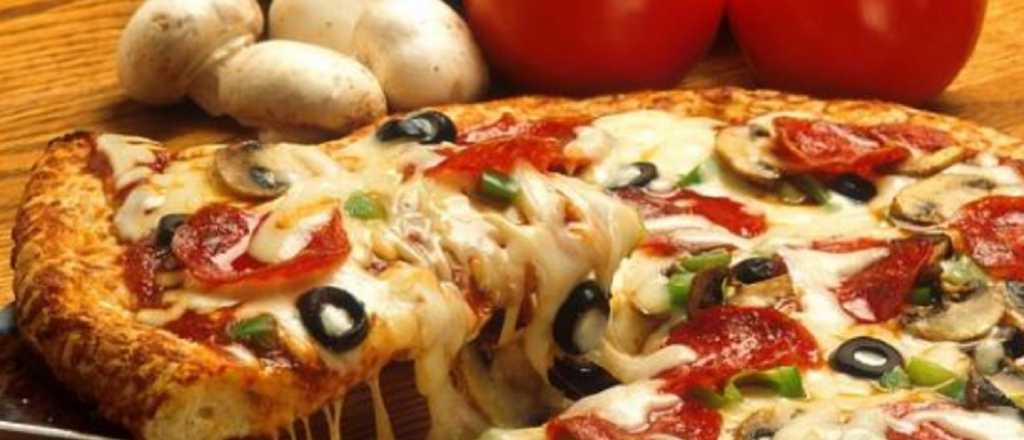 Rápidas y económicas pizzas con bordes rellenos
