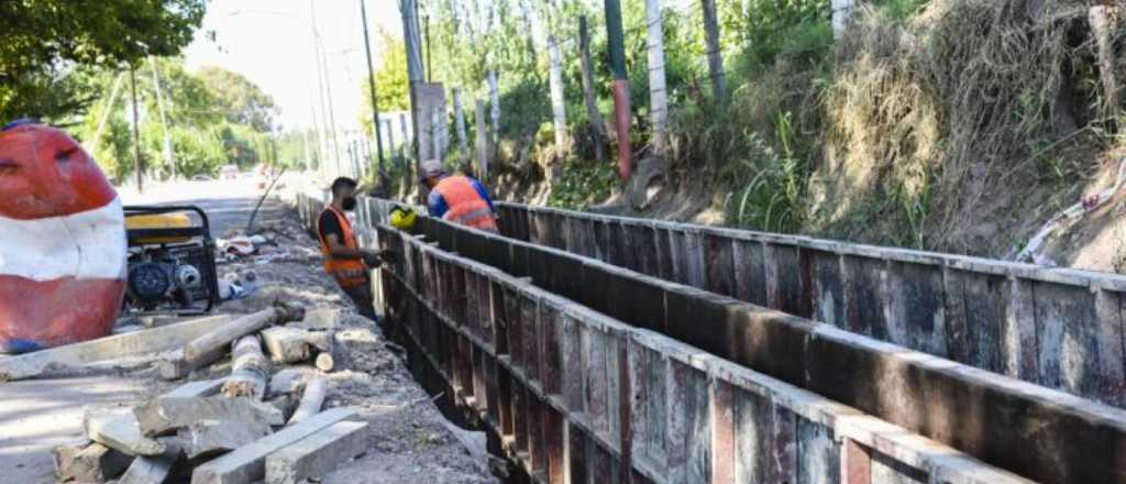 Guaymallén reconstruye el canal de calle Urquiza