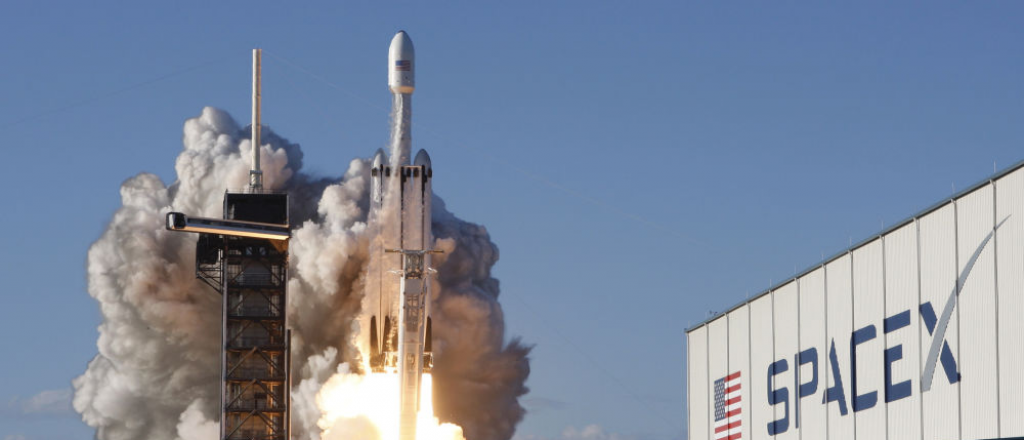 Videos: un cohete SpaceX de Elon Musk explotó al aterrizar