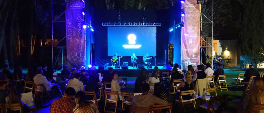 Luj&aacute;n: Exitosa primera noche de Vendimia en las Bodegas