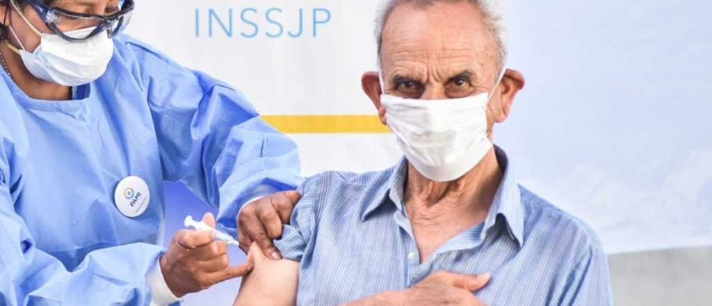 Mendoza vacuna a mayores de 70: cómo anotarse